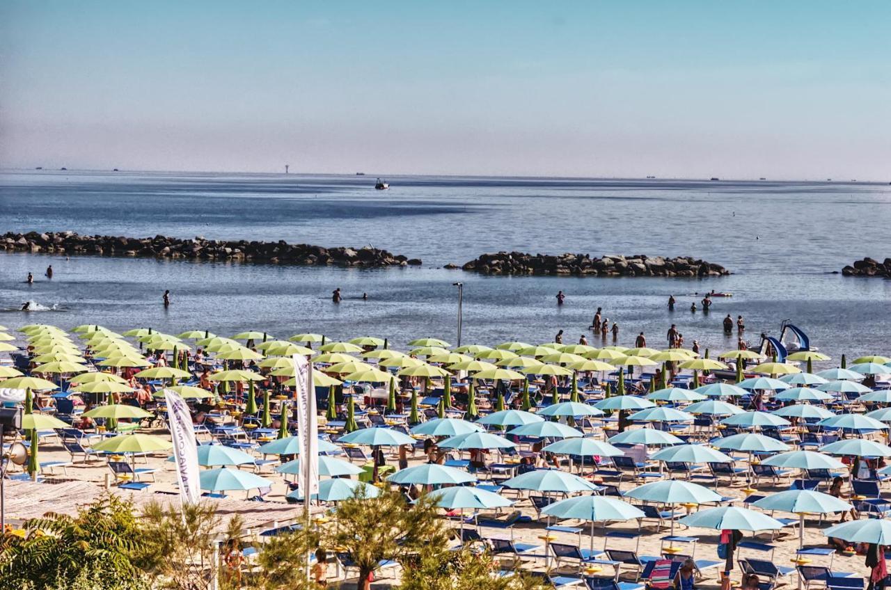 Hotel Pironi San Mauro Mare Exterior photo